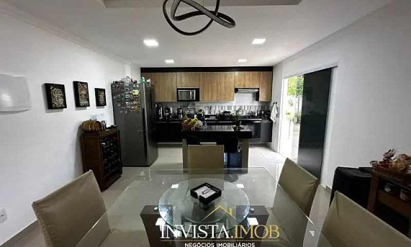Casa Com 4 Dormitóri...