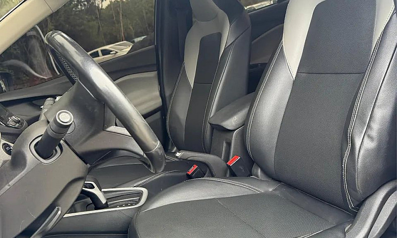 Chevrolet Onix Plus ...