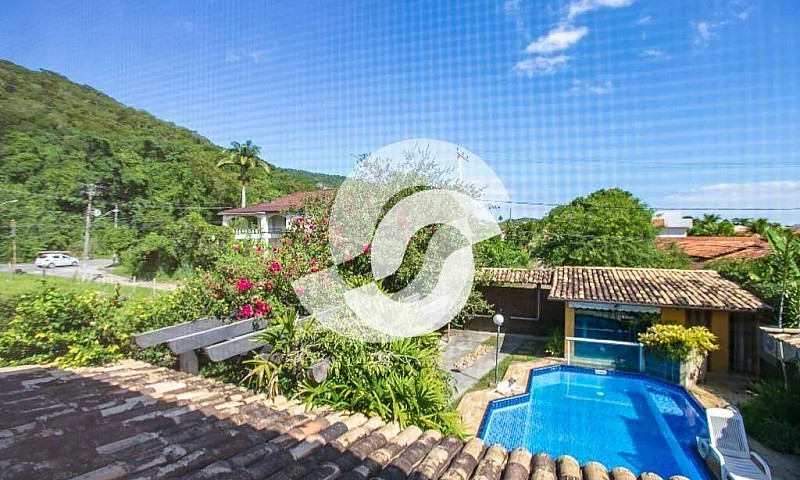 Casa Com 4 Dormitóri...