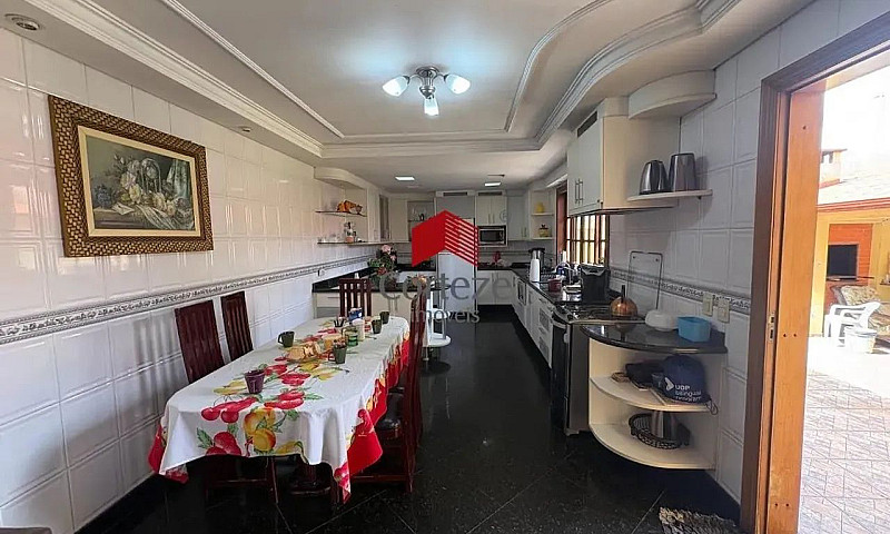 Casa Com 205M² 5 Qua...