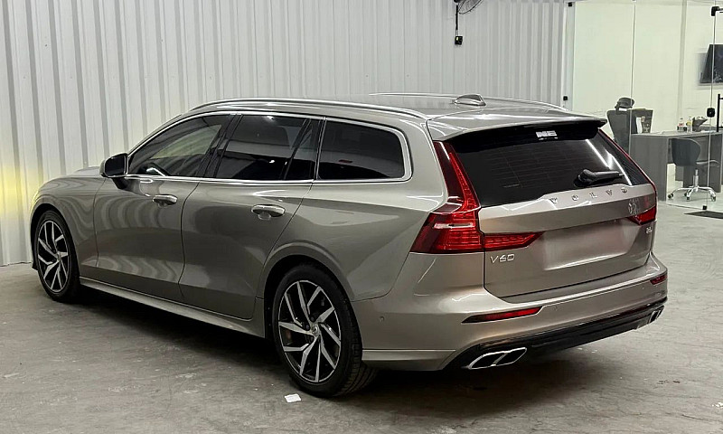 Volvo V60 T-5 Moment...