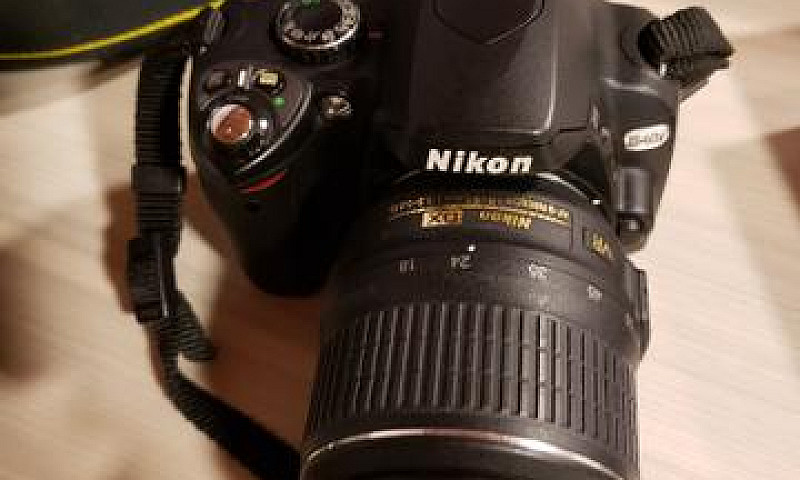 Nikon D40X...