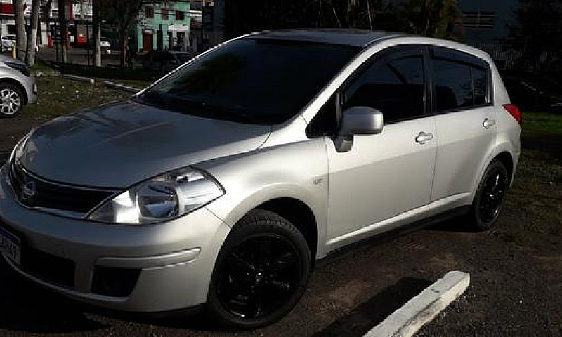 Nissan Tiida 2011 1....