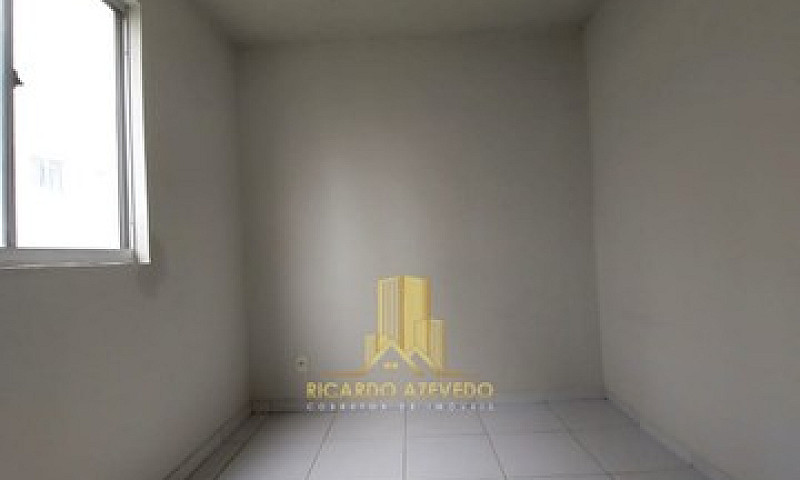 Apto Com 02 Quartos ...
