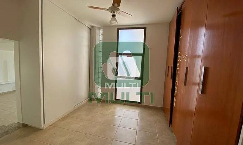 Casa De Condomínio C...