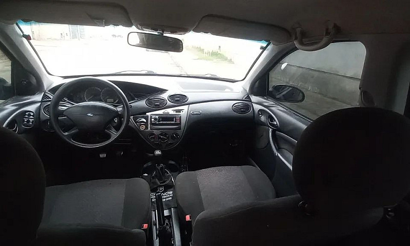 Ford Focus Sedan 1.6...