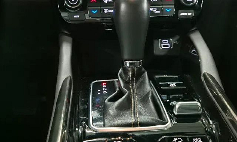 Jeep Commander Overl...