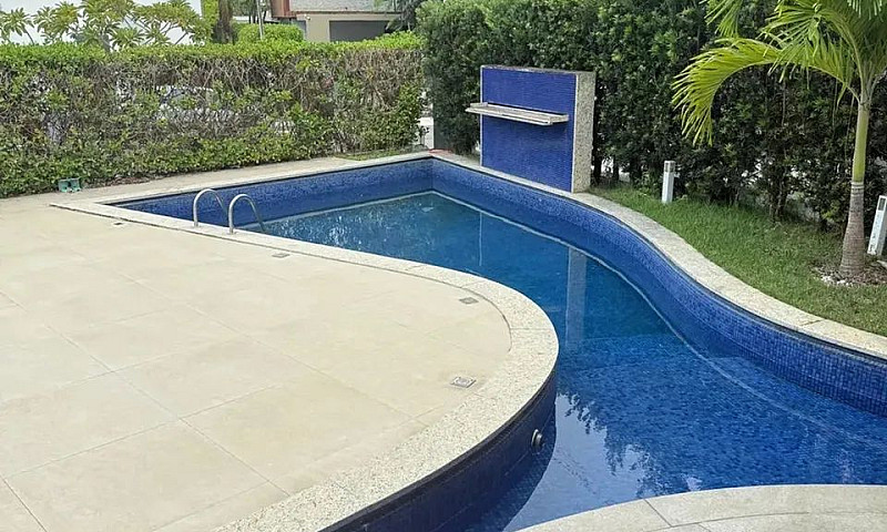 Belíssima Casa Com 4...