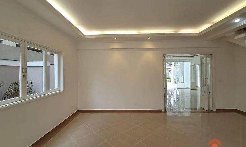 Casa Com 4 Dormitóri...