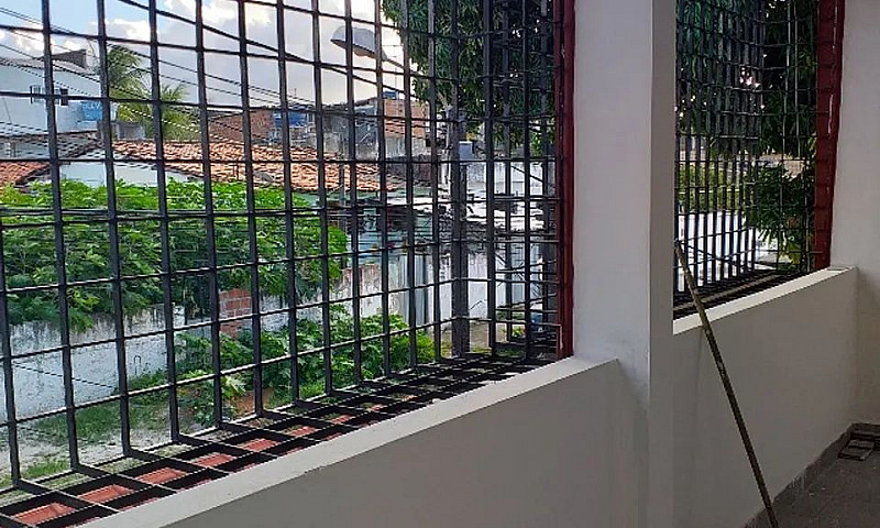 [Aluga-Se] Casa Em R...