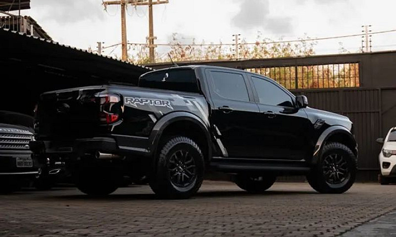 Ford Ranger Raptor 3...