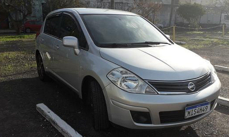 Nissan Tiida 2011 1....