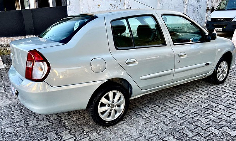 Clio Sedan 1.6 Top D...