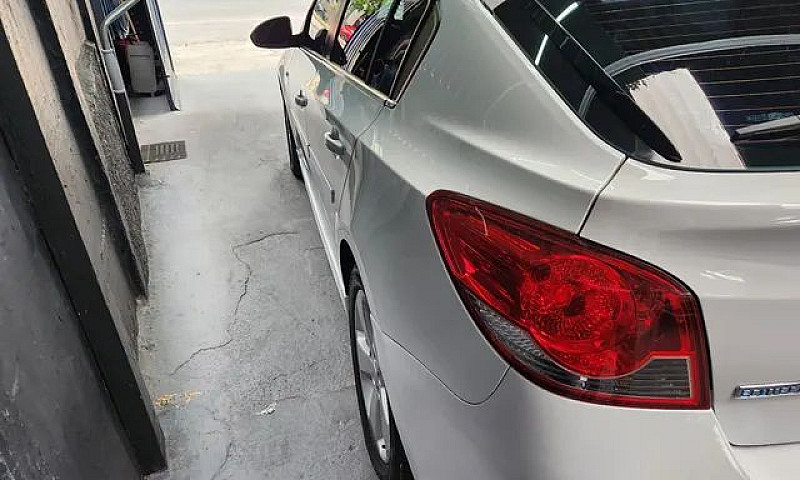 Cruze Hacth Automati...