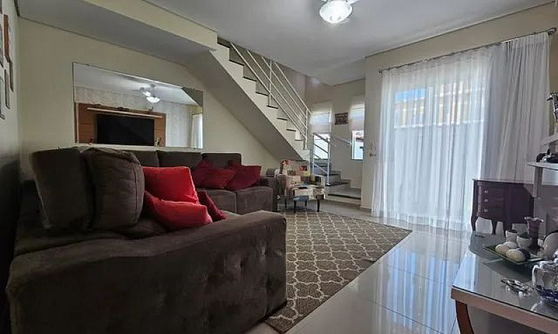 Casa Com 2 Dormitóri...