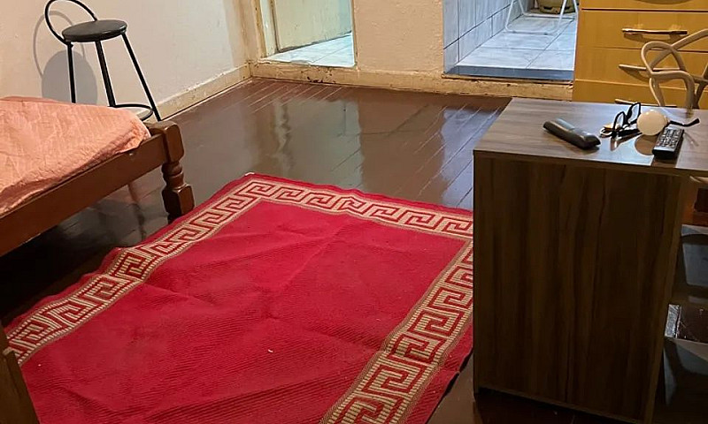 Aluga Se Quarto...