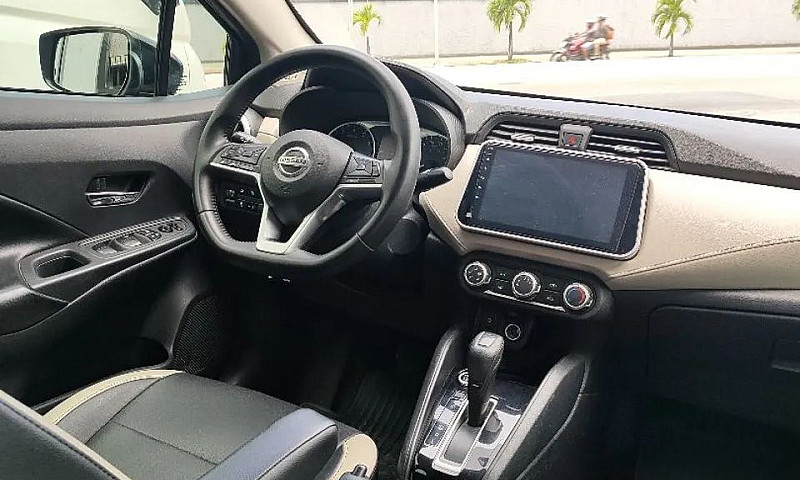 Nissan Versa Sense 1...