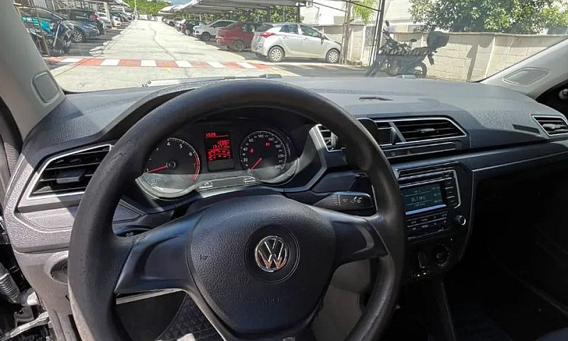 Volkswagen Voyage 1....