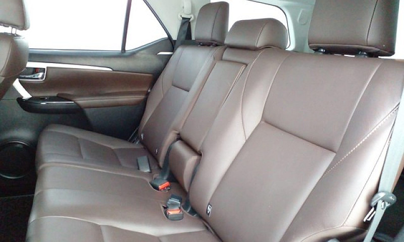Toyota Hilux Sw4 Srx...