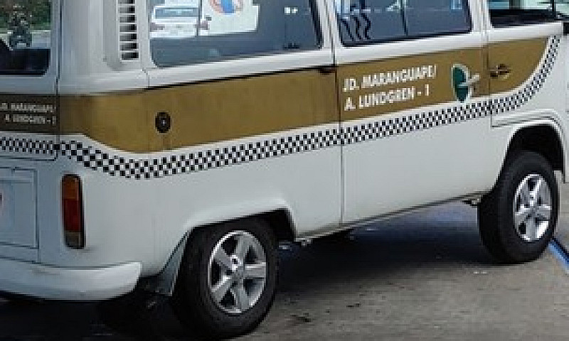 Vendo Kombi De Praça...