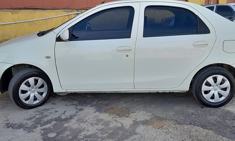 Etios Sedan  R$ 42.0...