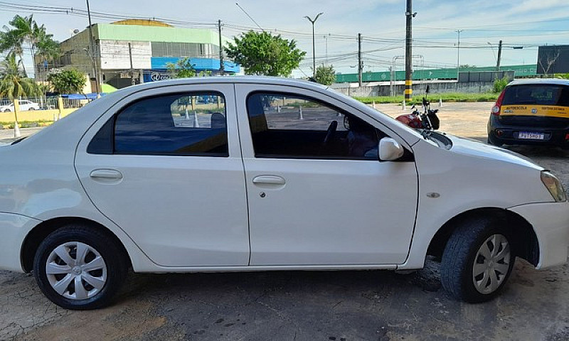 Etios Sedan  R$ 42.0...