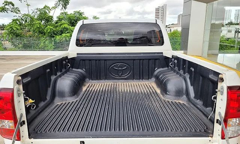 Toyota Hilux 2.8 D-4...