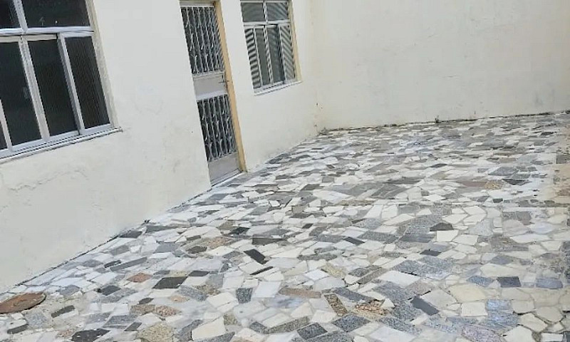 Alugo Excelente Casa...