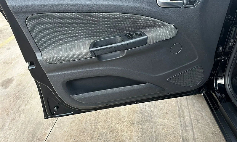 Volkswagen Voyage 1....
