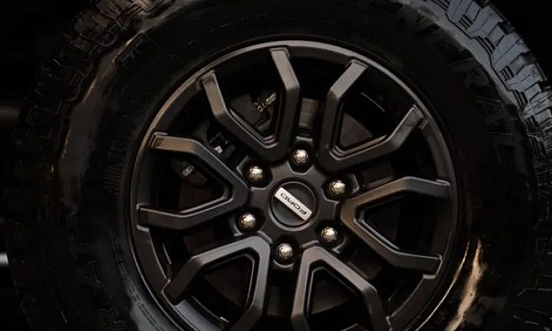 Ford Ranger Raptor 3...