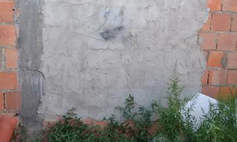 Vende Se Um Terreno ...