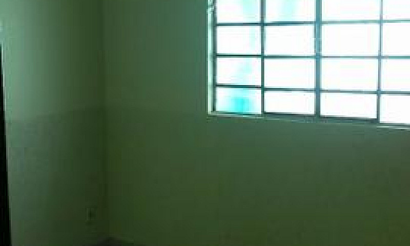 Casa De Fundos...