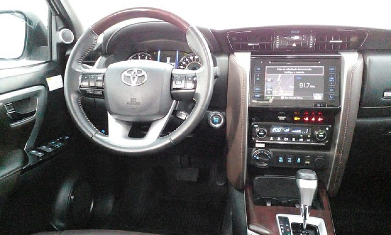 Toyota Hilux Sw4 Srx...
