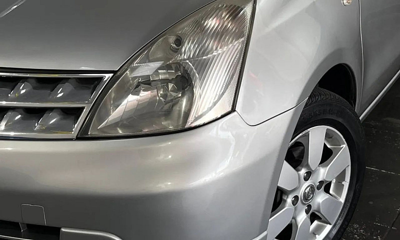 Nissan Grand Livina ...