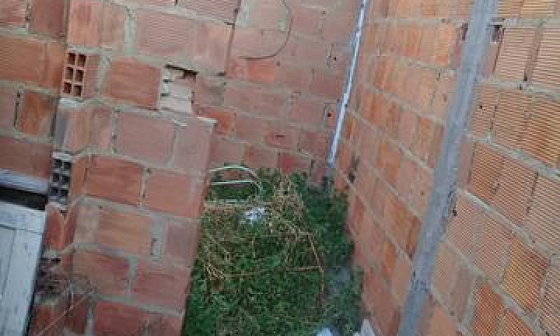 Vende Se Um Terreno ...
