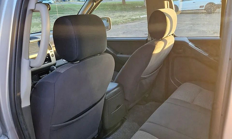 Nissan Frontier Se A...
