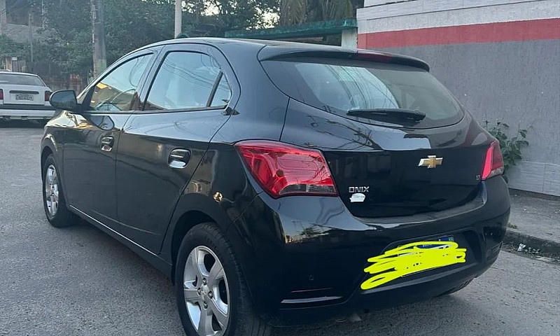Chevrolet Onix Hatch...