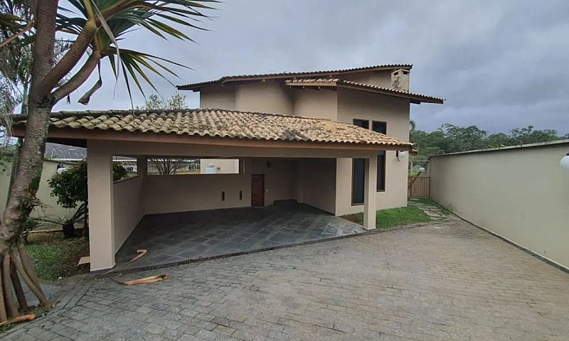 Casa Com 4 Dormitóri...