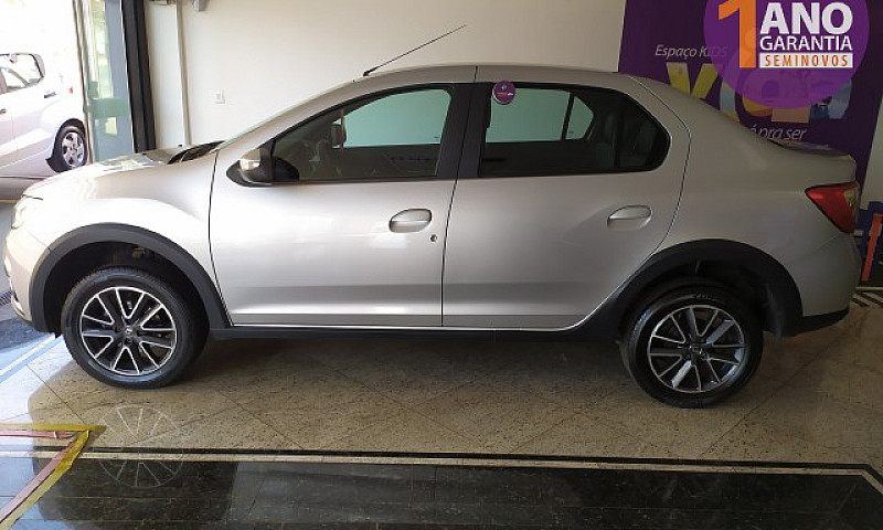 Renault Logan Iconic...