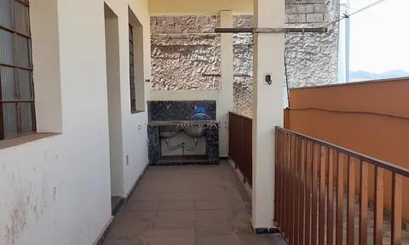 Casa Com 2 Dormitóri...