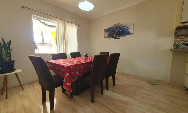Casa Com 3 Dormitóri...