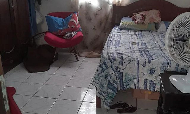 Vendo Uma Casa....