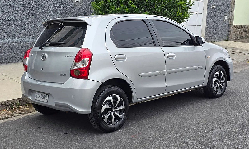 Toyota Etios Xs 1.5 ...