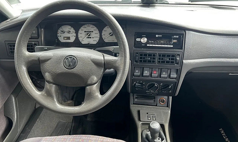 Santana 2000 Mi 1.8 ...