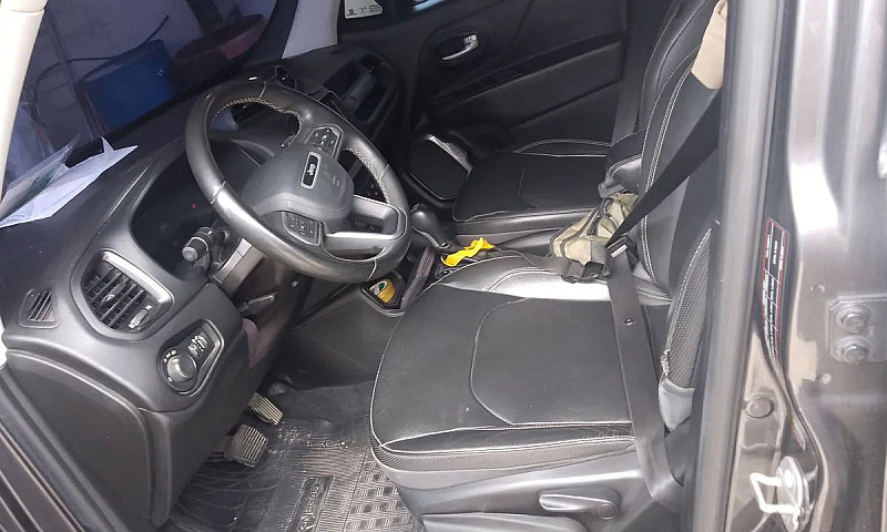 Renegade 2023 T270 A...