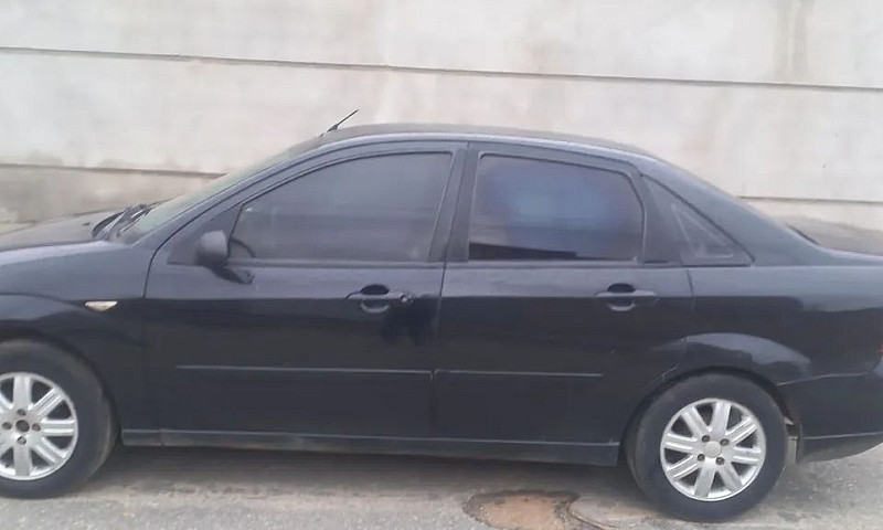 Ford Focus Sedan 1.6...