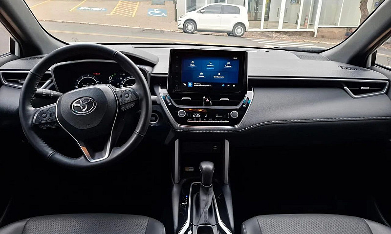 Toyota Corolla Cross...