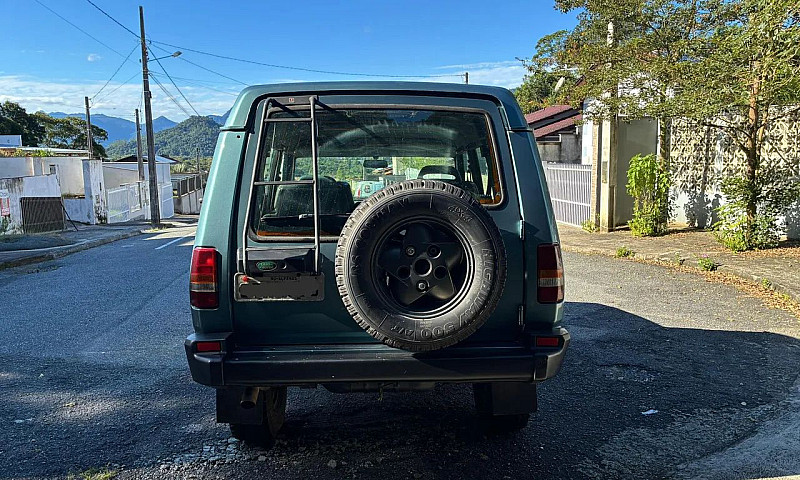 Land Rover Discovery...