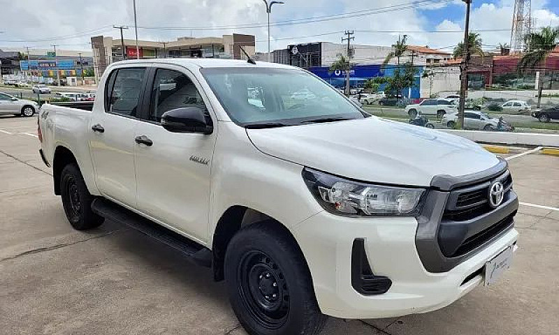 Toyota Hilux 2.8 D-4...