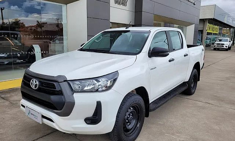 Toyota Hilux 2.8 D-4...